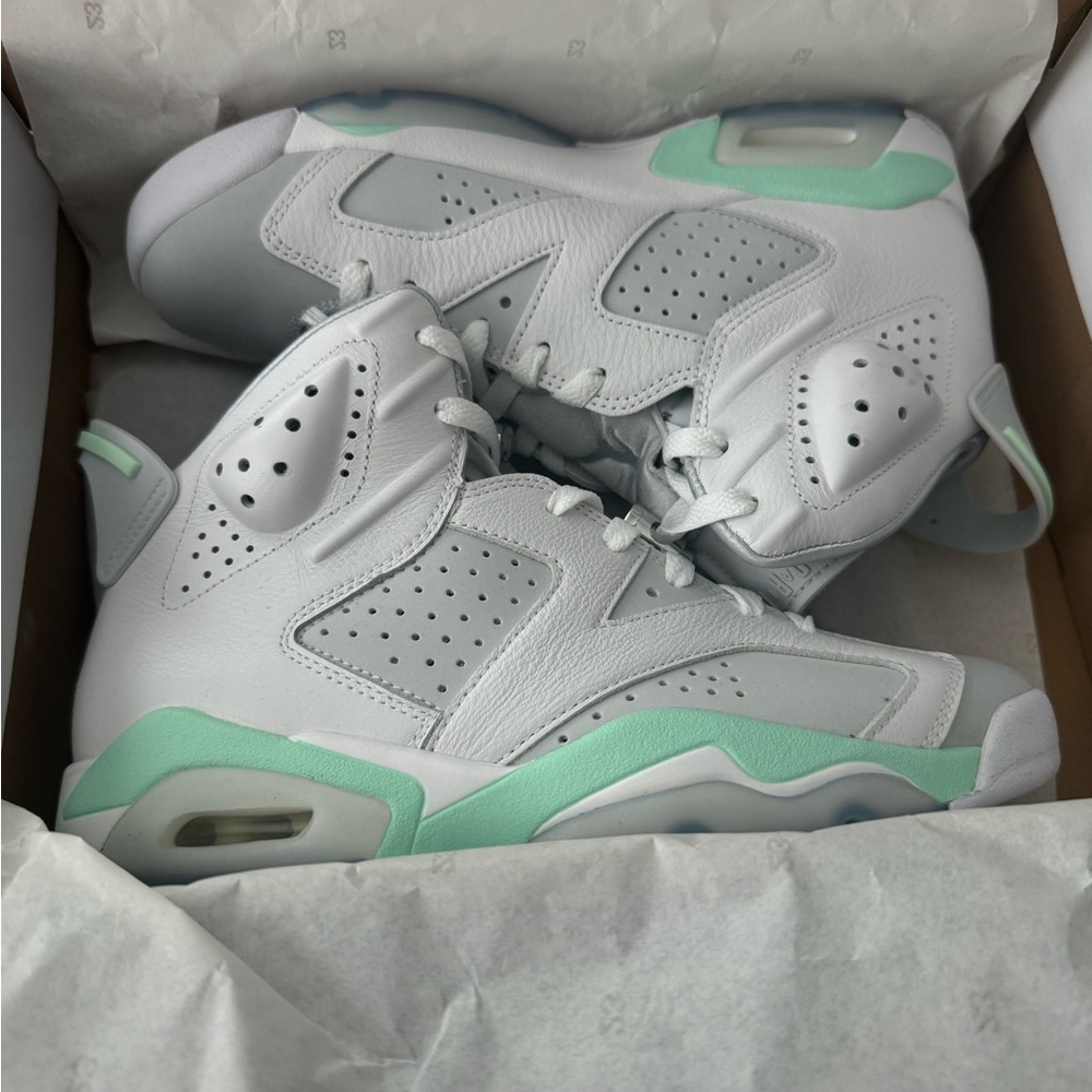 WMNS AIR JORDAN 6 RETRO